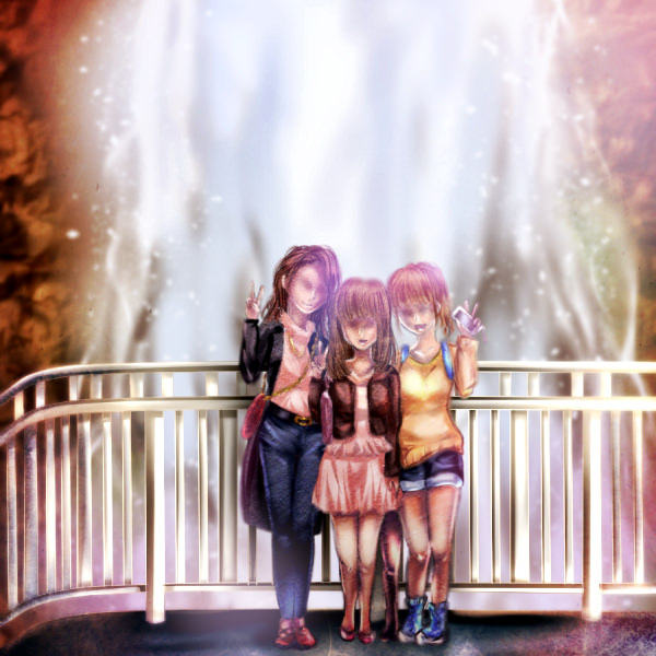 滝の前で女子3人が並んで撮った写真は、足が多く写っている心霊写真だった。